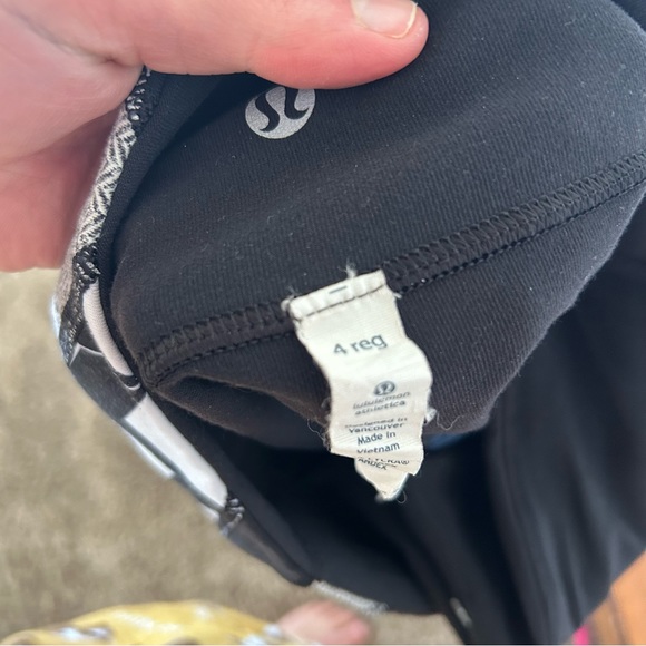 Lululemon Reverse Groove Short biker shorts - Picture 5 of 5